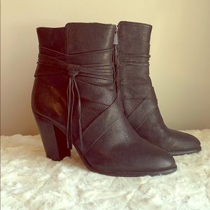 Vince Camuto Black Ankle Booties - Size 9 EUC